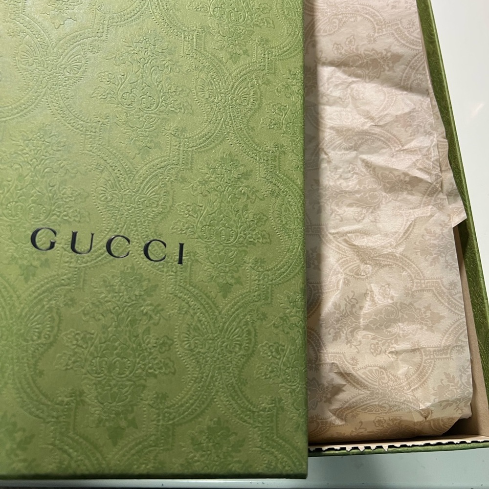 Gucci Green Embossed Box - Picture 2 of 4